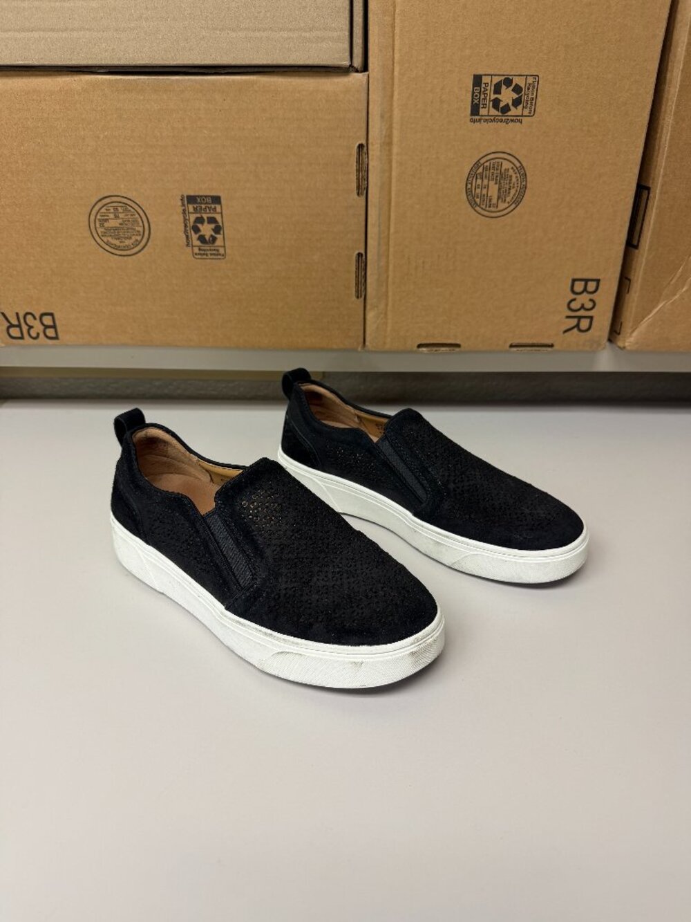 Vionic Kimmie Perf - black/white - size 7